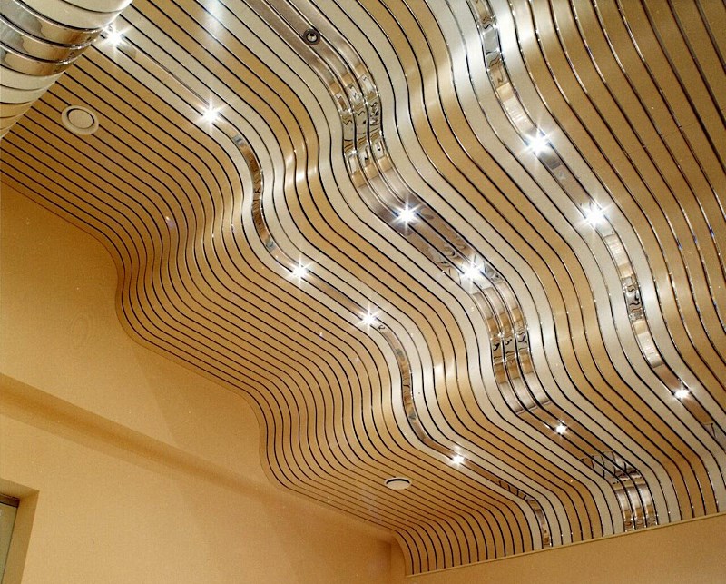 реечный потолок из алюминия